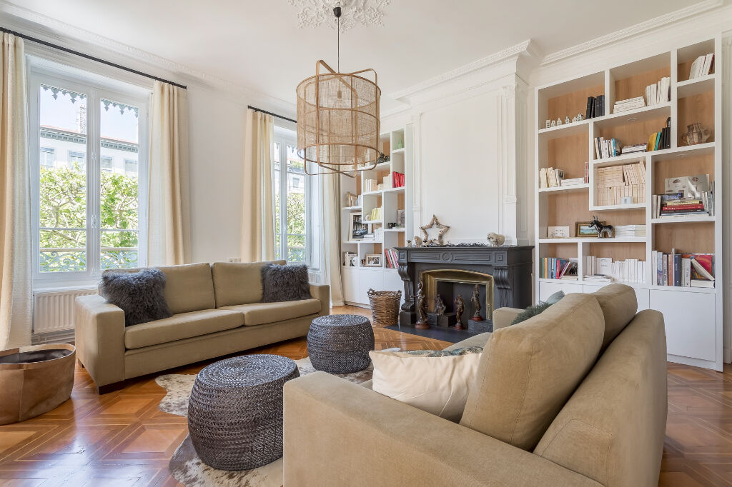 Apartment renovated by architect in Foch