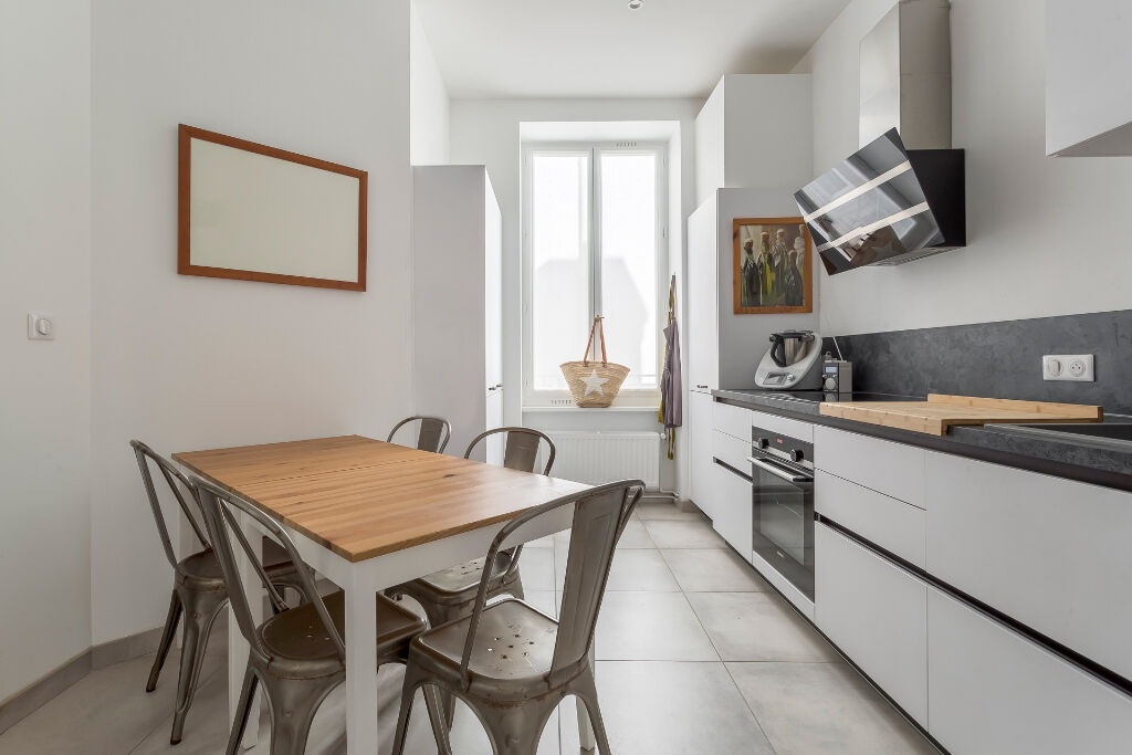 Apartment renovated by architect in Foch