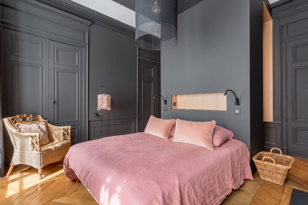 Apartment renovated by architect in Foch