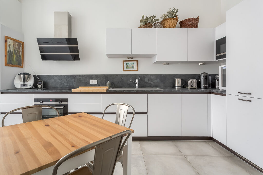 Apartment renovated by architect in Foch