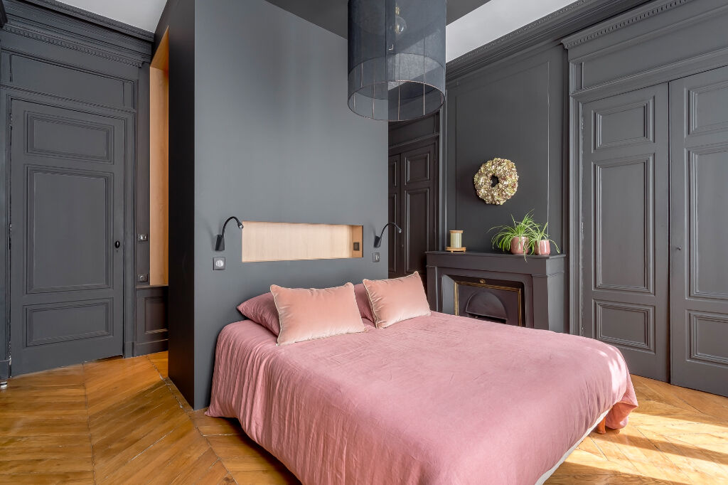 Apartment renovated by architect in Foch