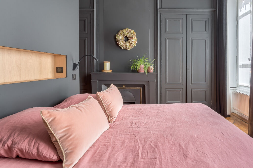 Apartment renovated by architect in Foch