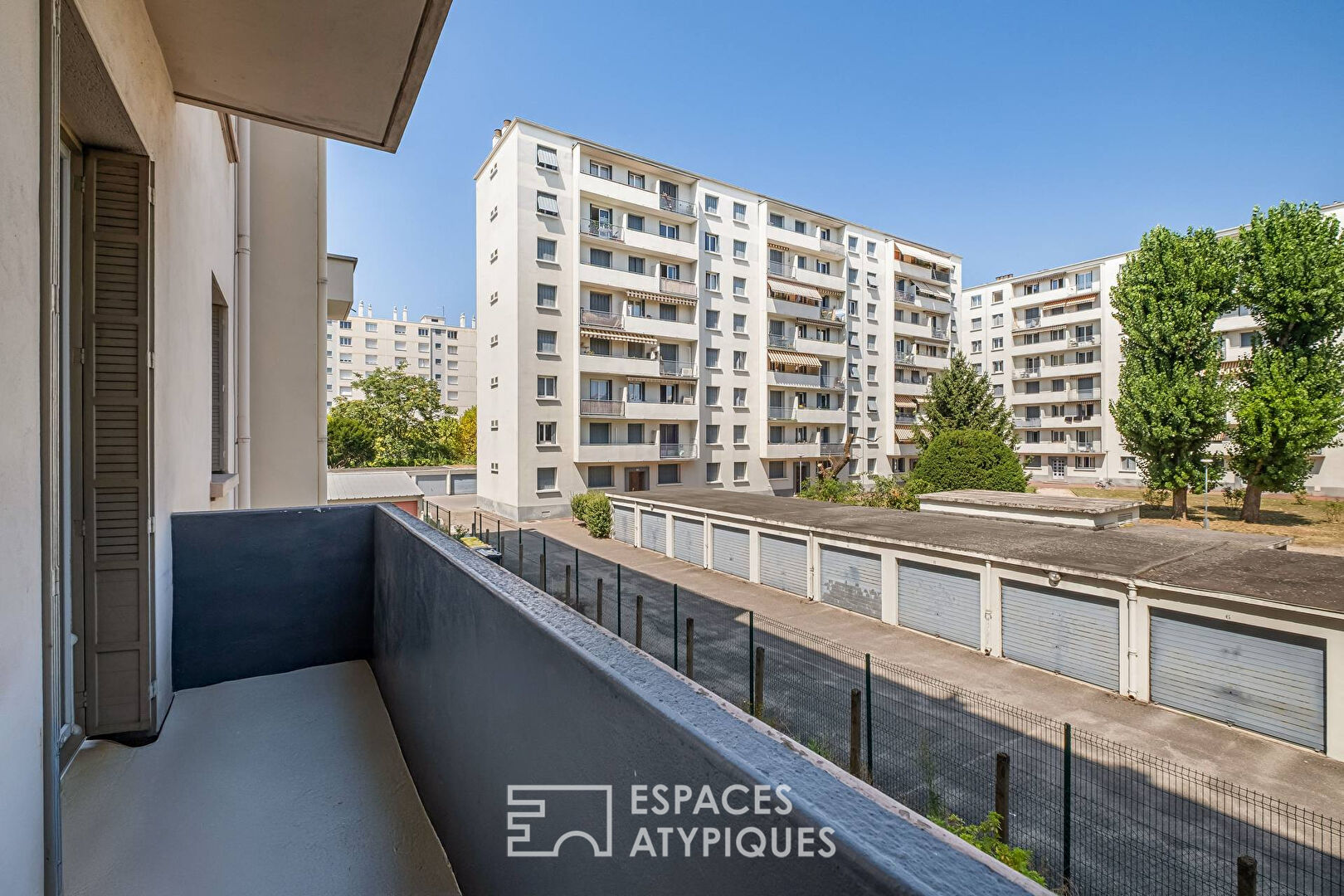 Apartment with balcony in the Monplaisir district