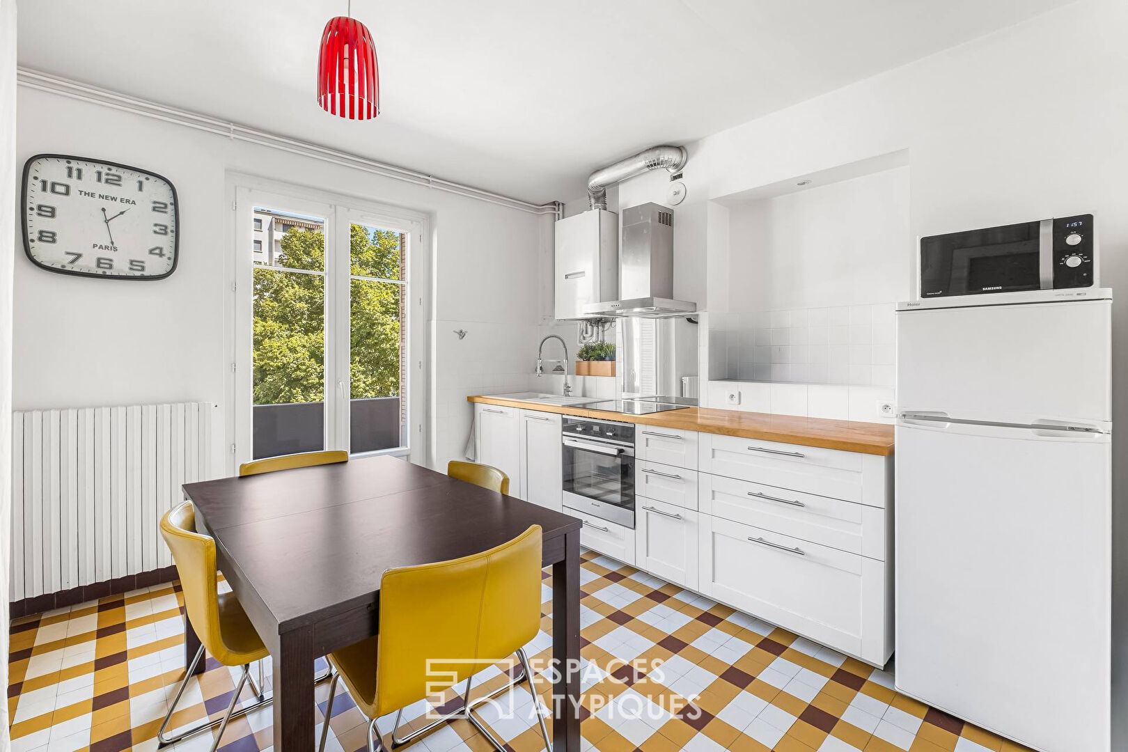 Apartment with balcony in the Monplaisir district