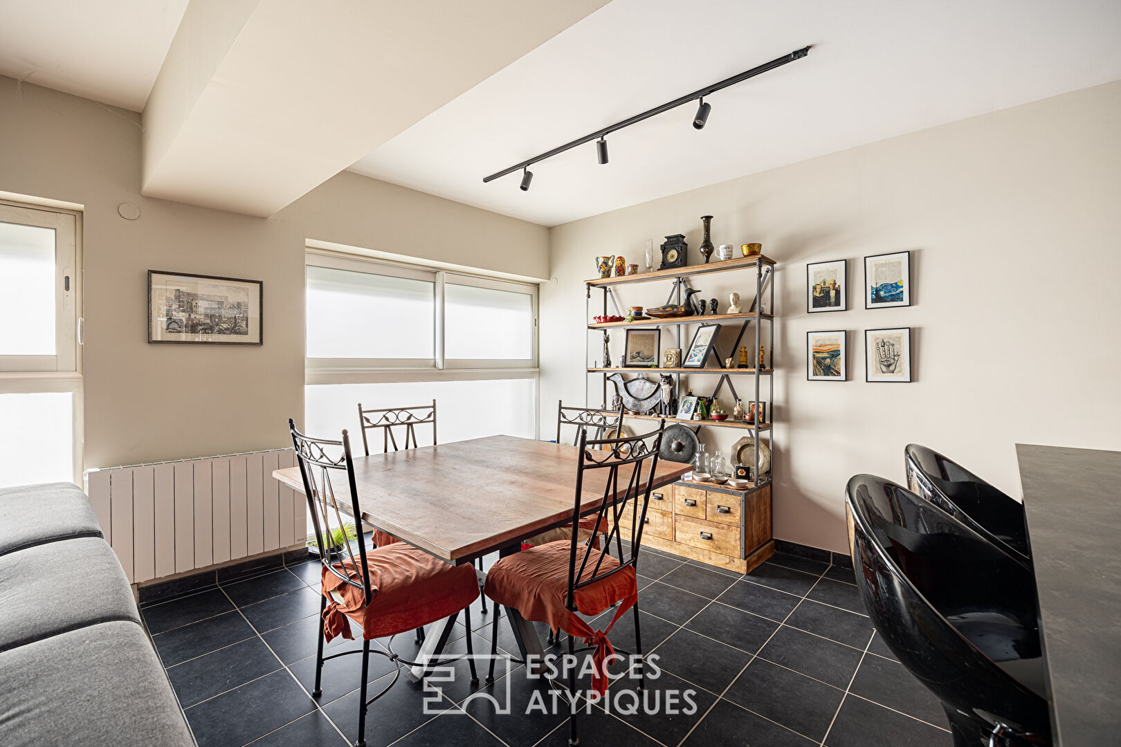 Loft dans une ancienne fabrique de poupées avec terrasse
