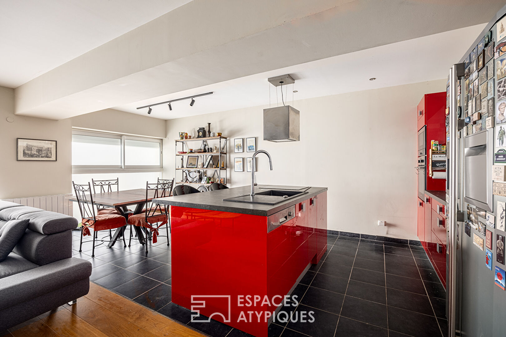 Loft dans une ancienne fabrique de poupées avec terrasse