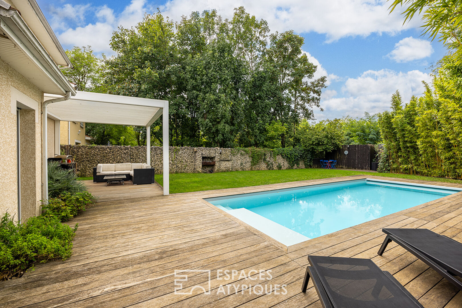 Maison familiale avec piscine à deux pas de la gare d’Alaï