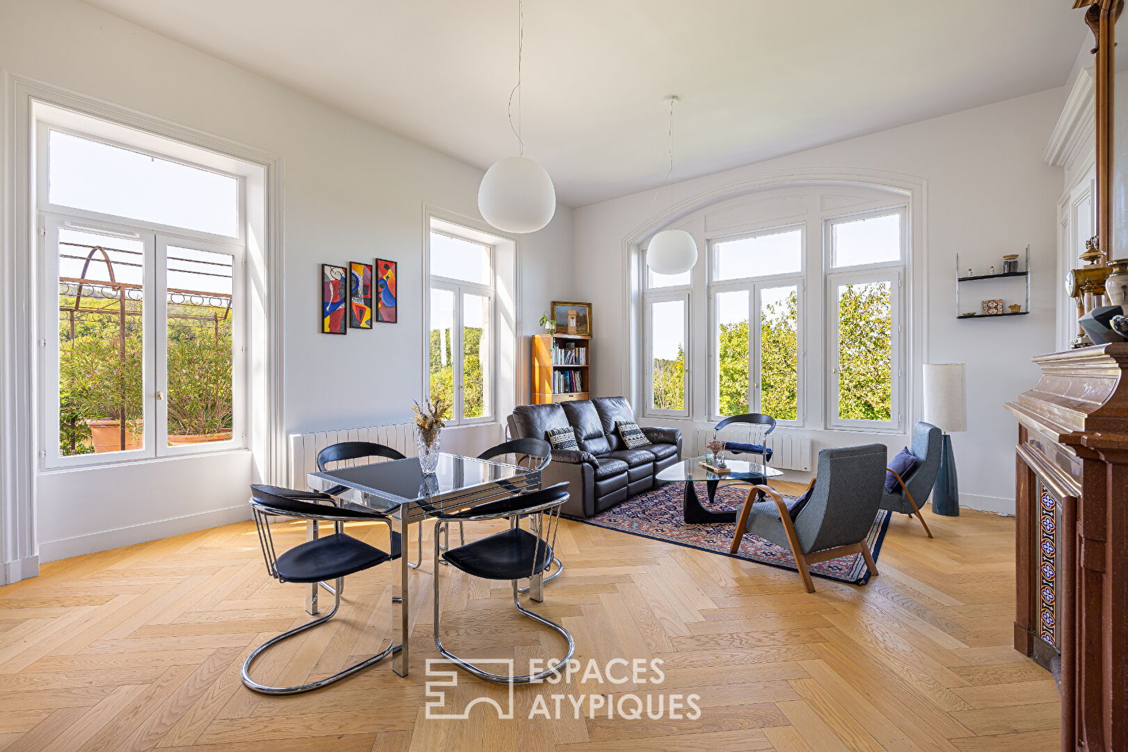 Renovated apartment in the heart of a castle with garden and swimming pool