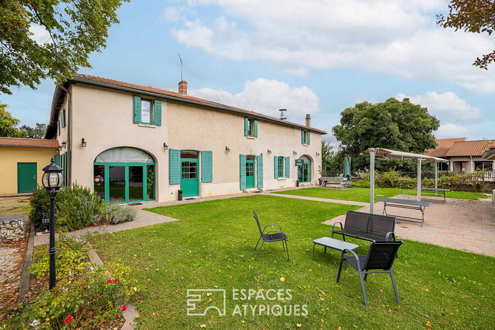 Ancien prieuré rénové à Genas