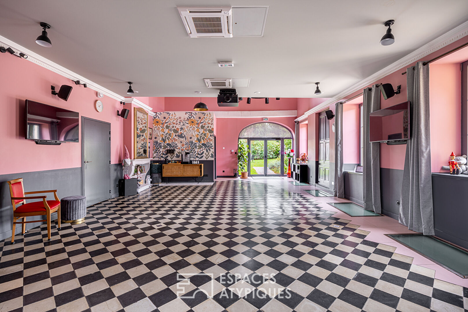 Ancien prieuré rénové à Genas