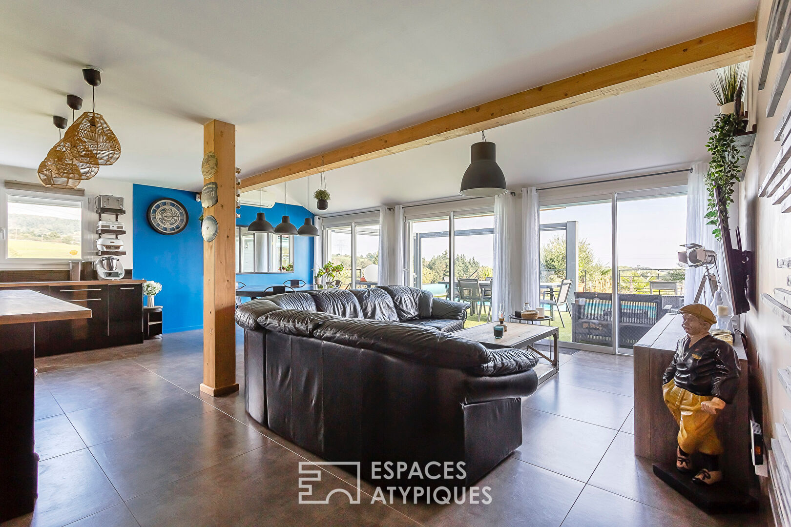 Maison avec jardin, terrasse et piscine