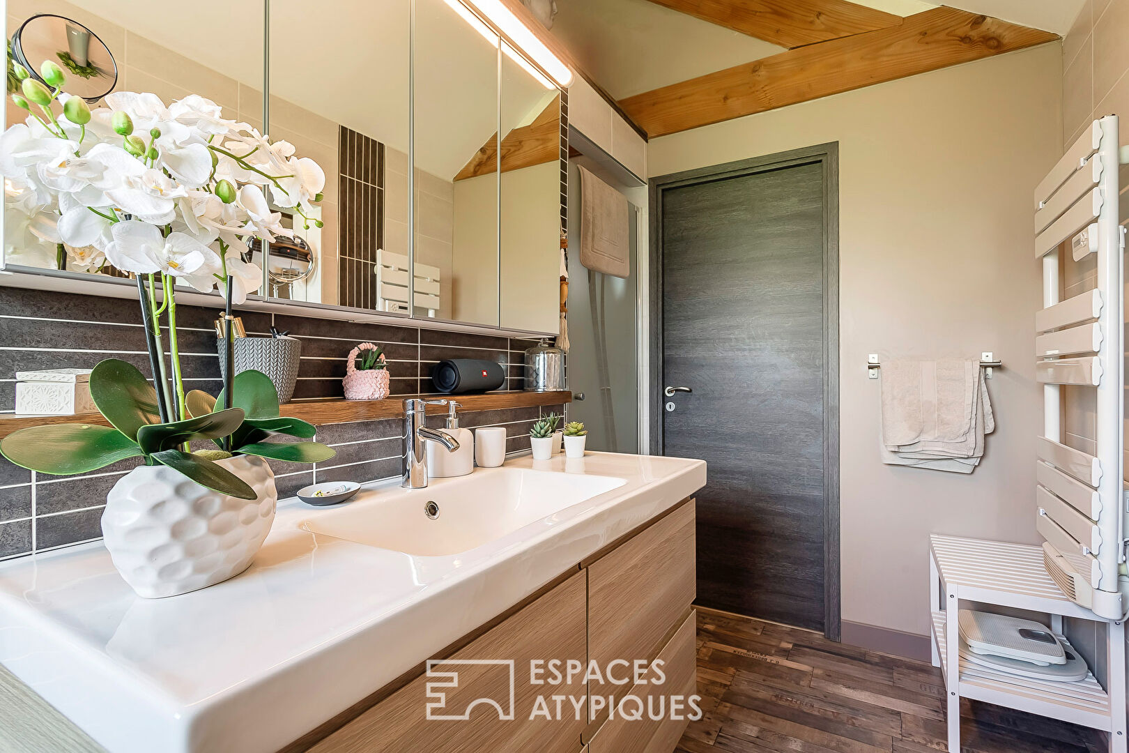 Maison avec jardin, terrasse et piscine