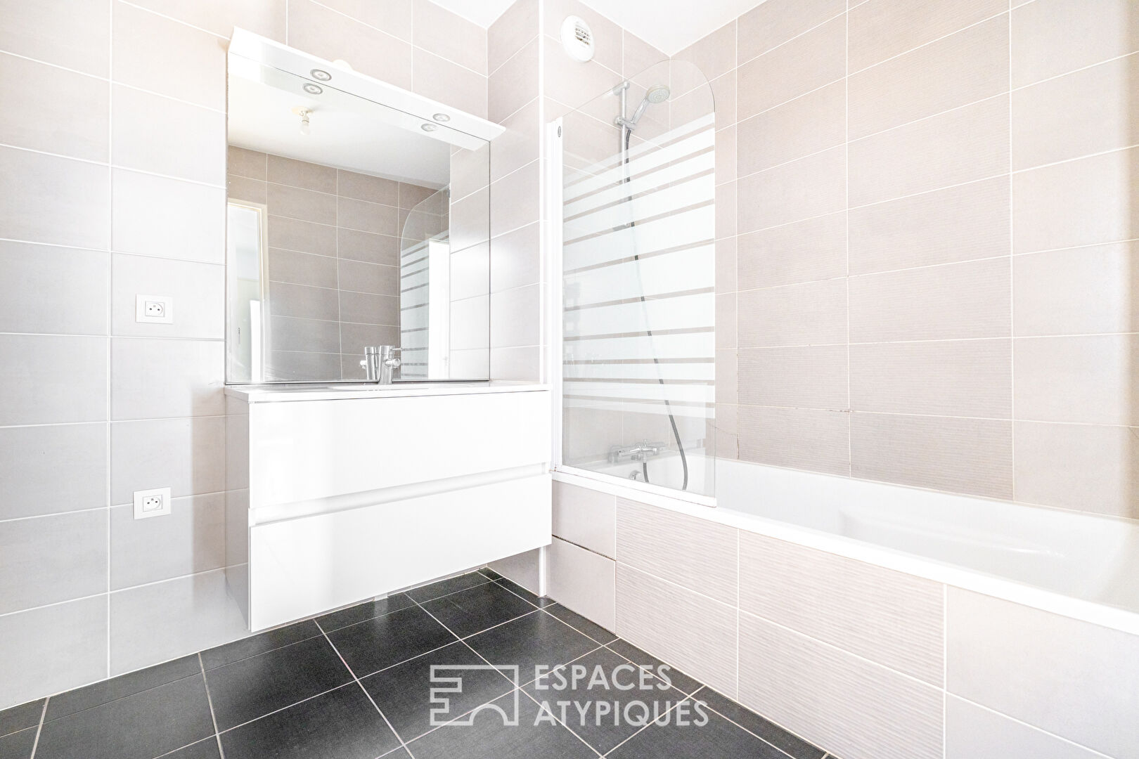 Très bel appartement dans résidence de standing avec piscine