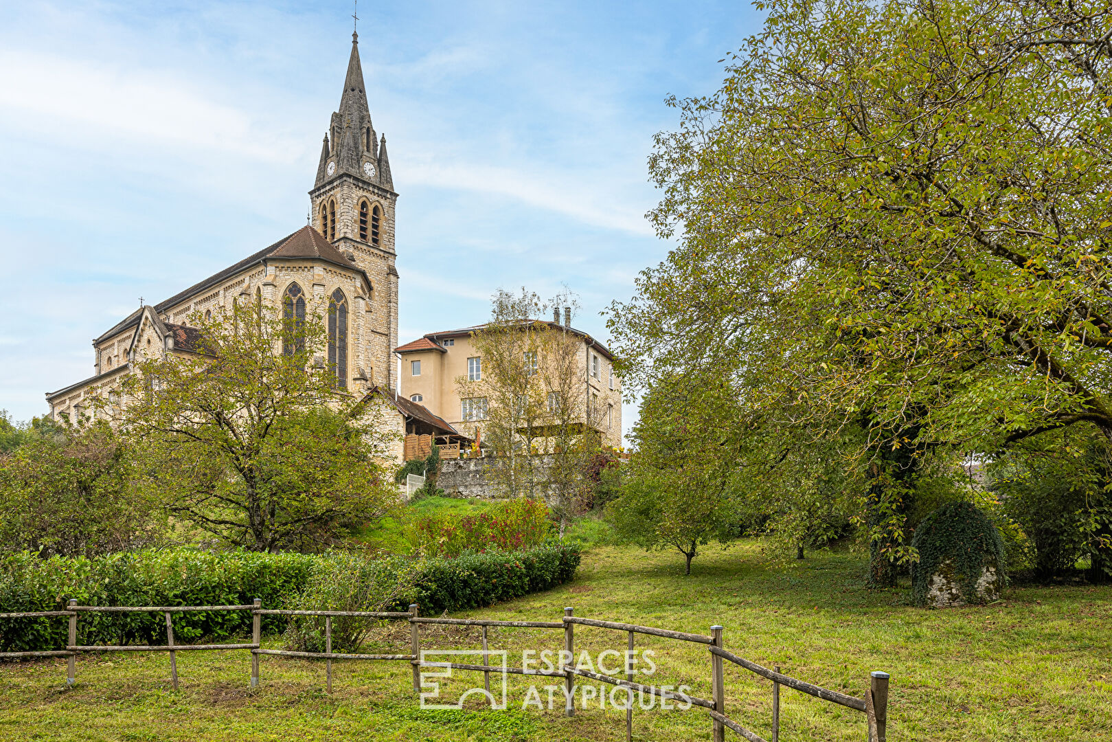 Old school from 1832 with garden in a bucolic setting