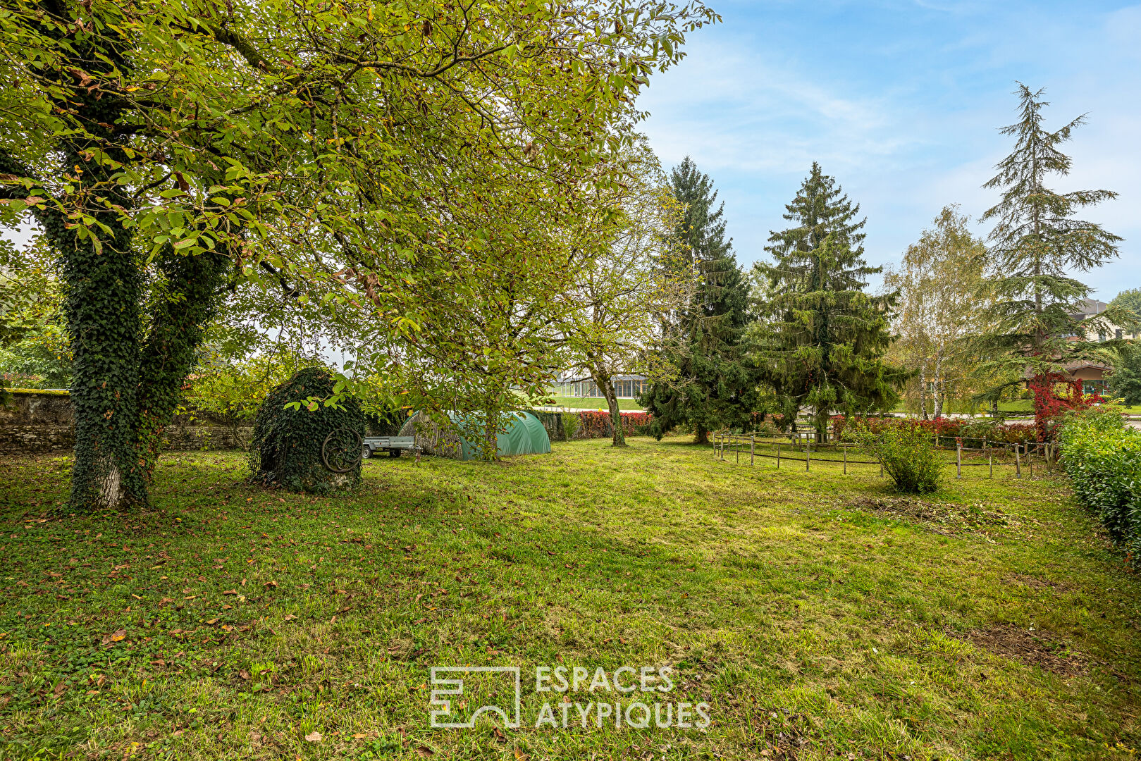 Ancienne École de 1832 avec jardin dans un cadre bucolique