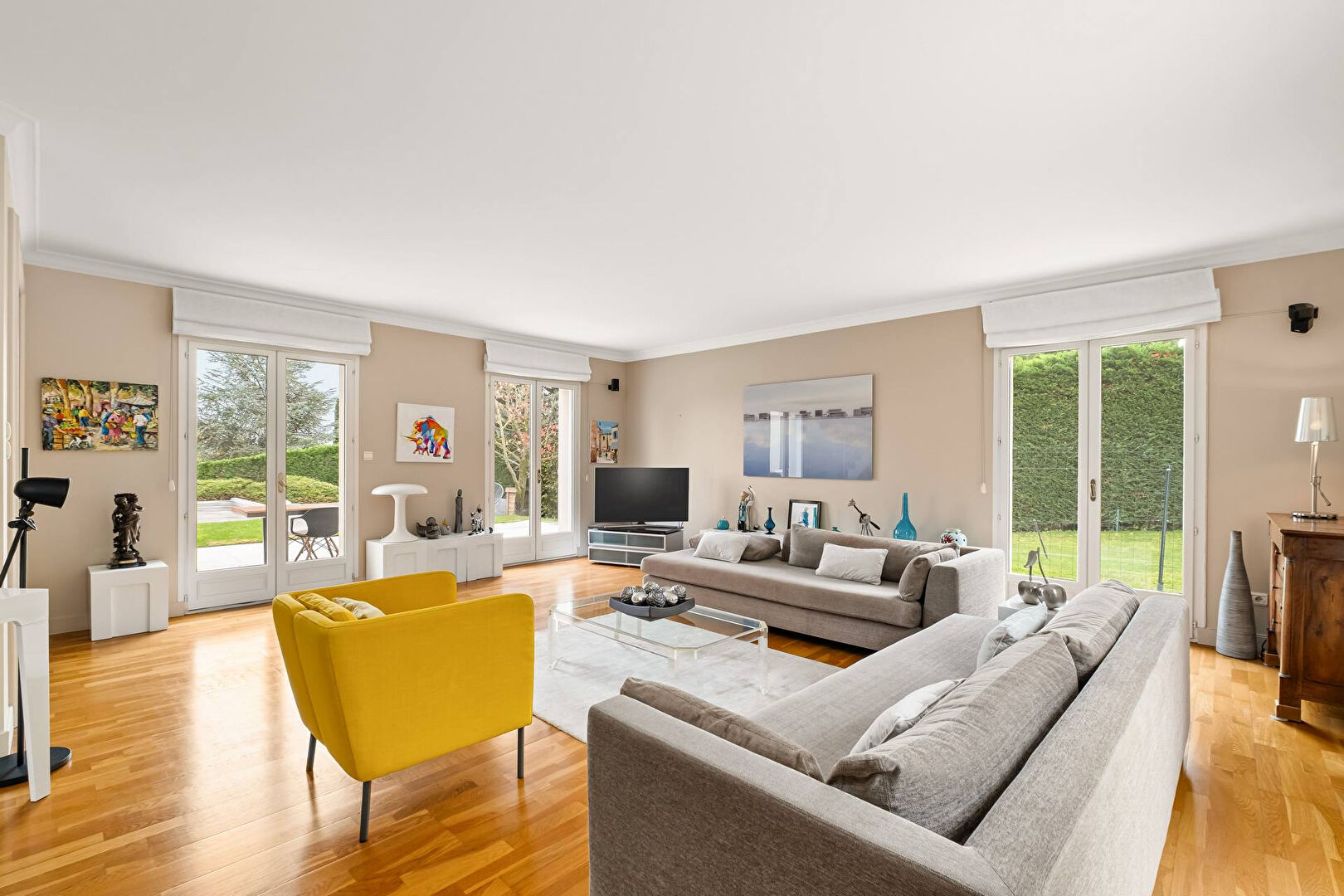 Bright house with swimming pool and tennis court in a green setting with no overlooking neighbors.