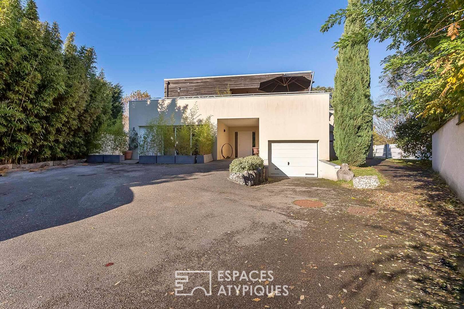 Maison contemporaine composée de trois appartements