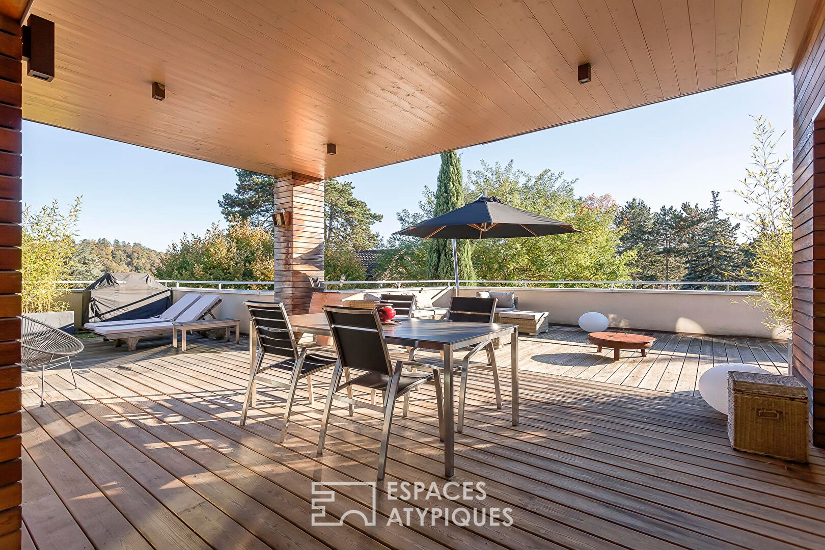 Maison contemporaine composée de trois appartements