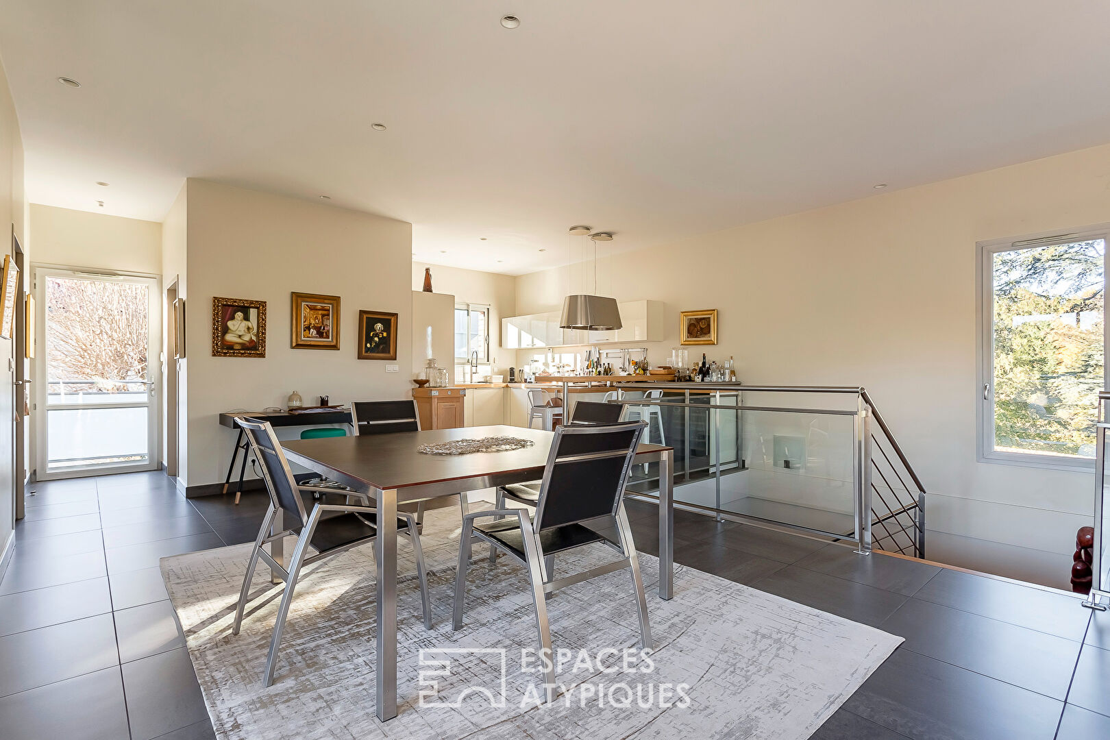 Maison contemporaine composée de trois appartements