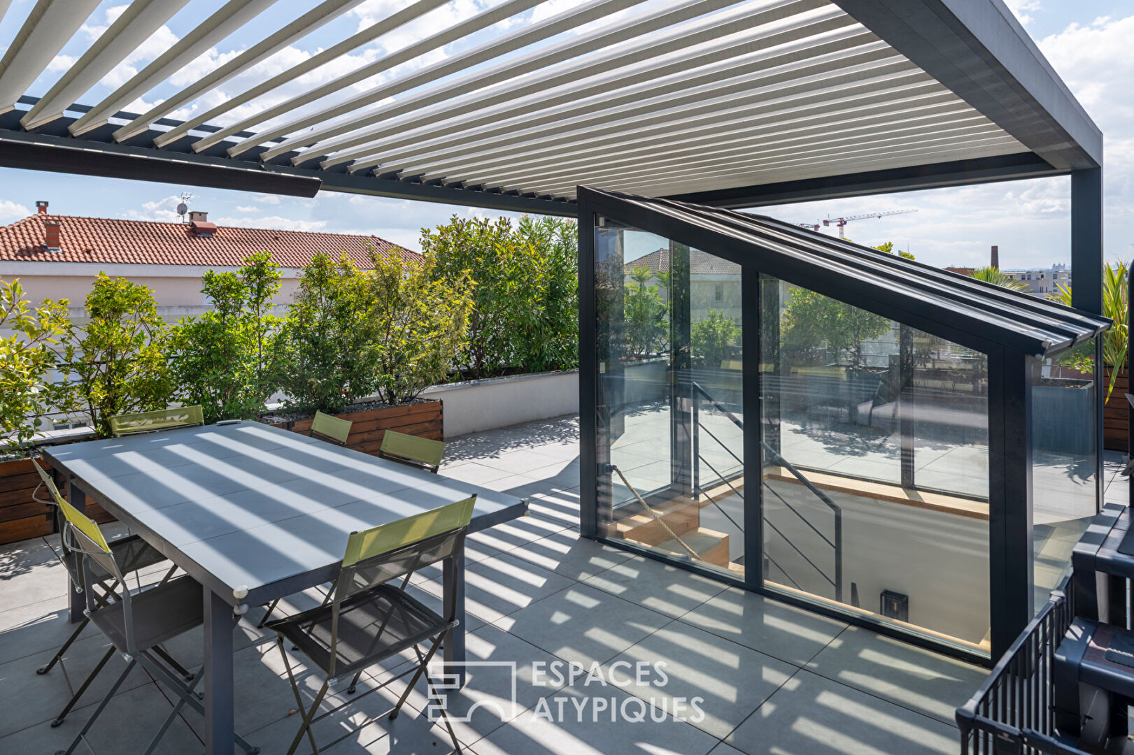 Exceptional rooftop with terraces and swimming pool