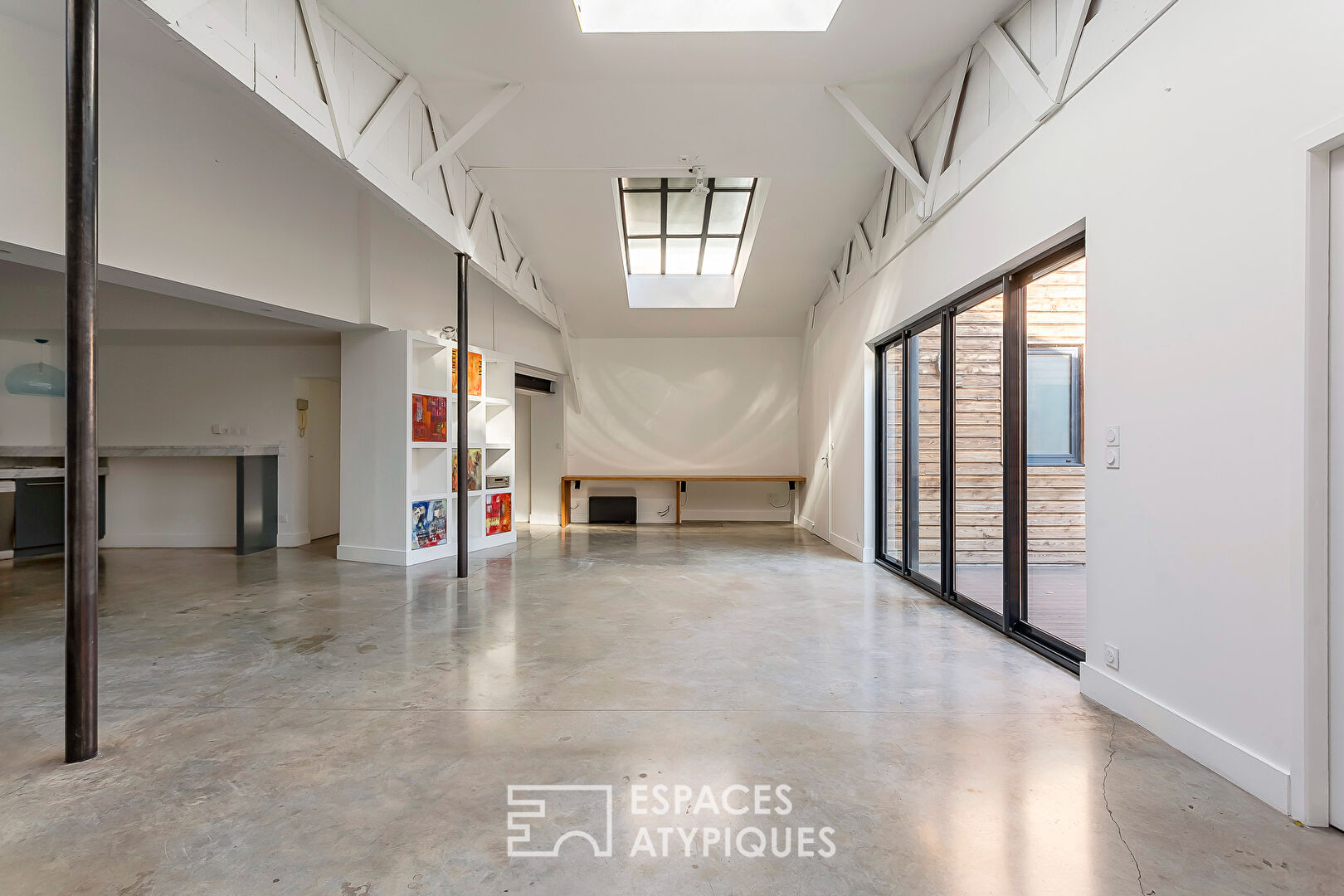 Loft intimiste rénové avec patio et garage