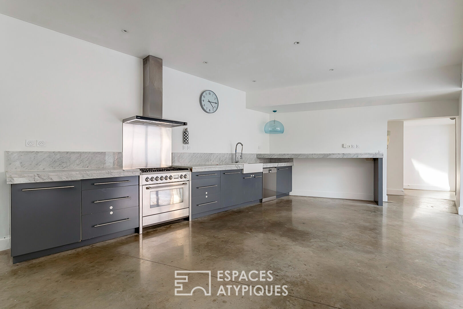 Loft intimiste rénové avec patio et garage