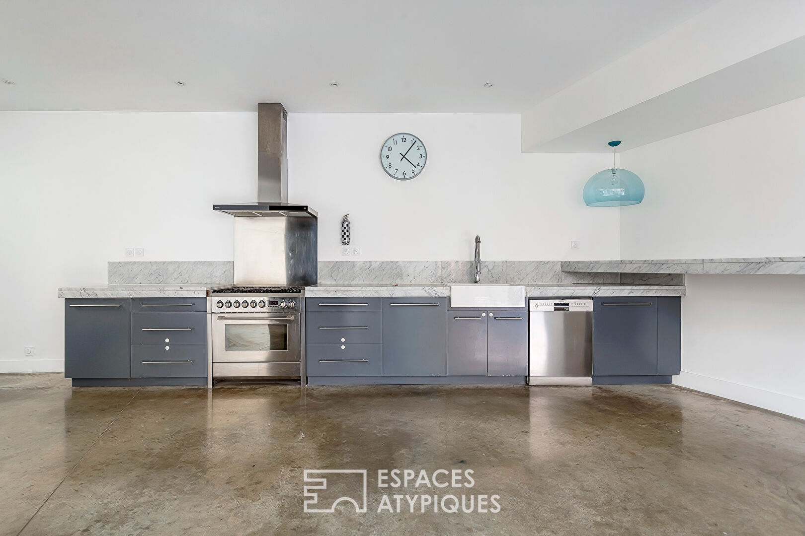 Loft intimiste rénové avec patio et garage