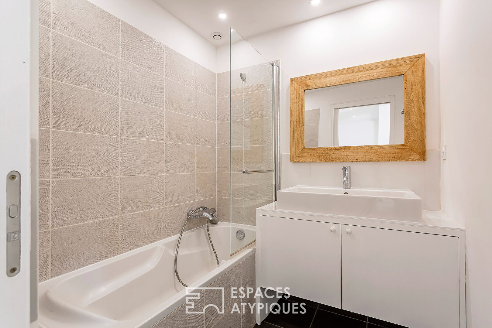 Loft intimiste rénové avec patio et garage