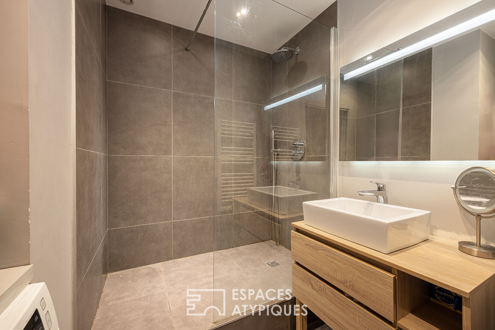 Beautiful old building completely redesigned in the heart of the Ainay district