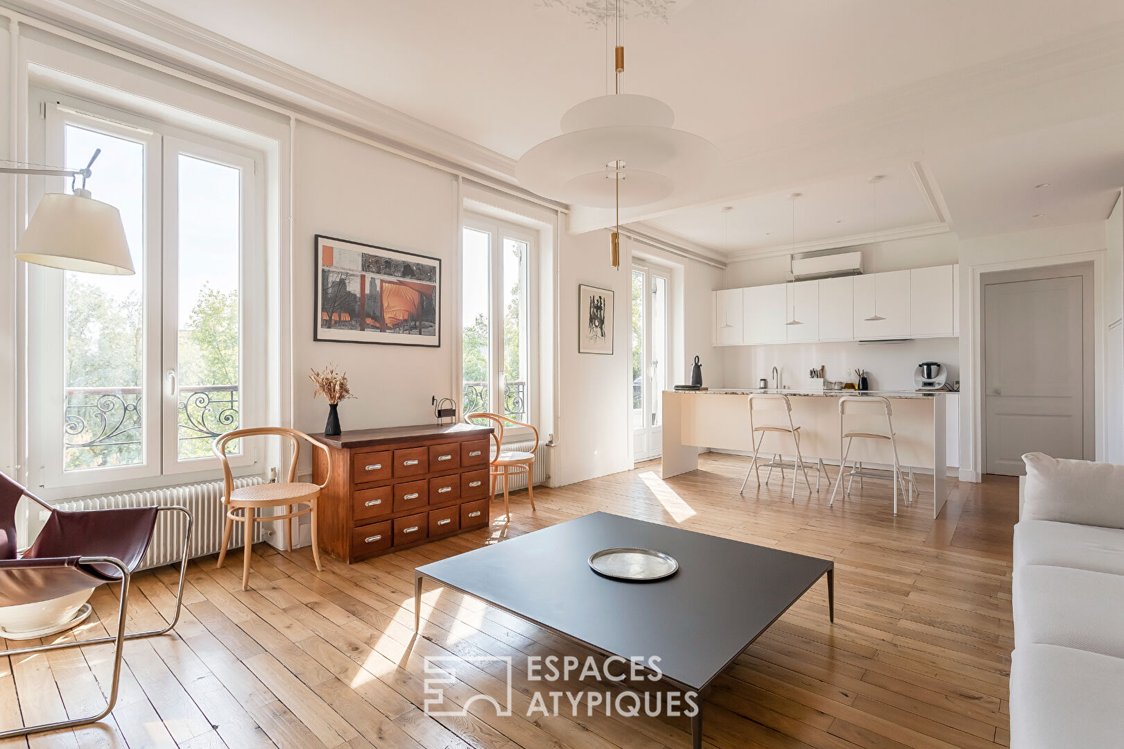 Apartment renovated by an architect with a view of the Rhône