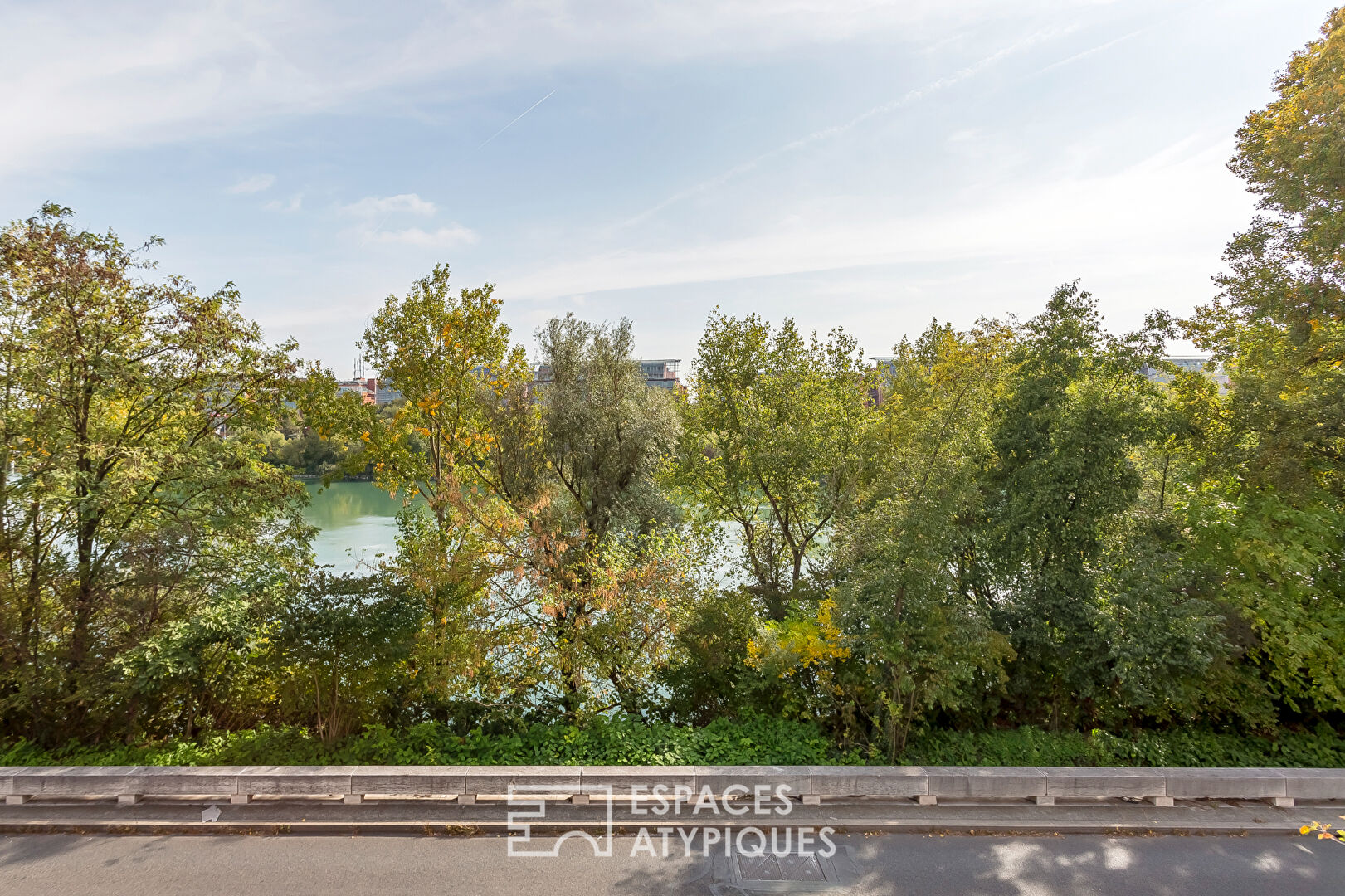 Apartment renovated by an architect with a view of the Rhône