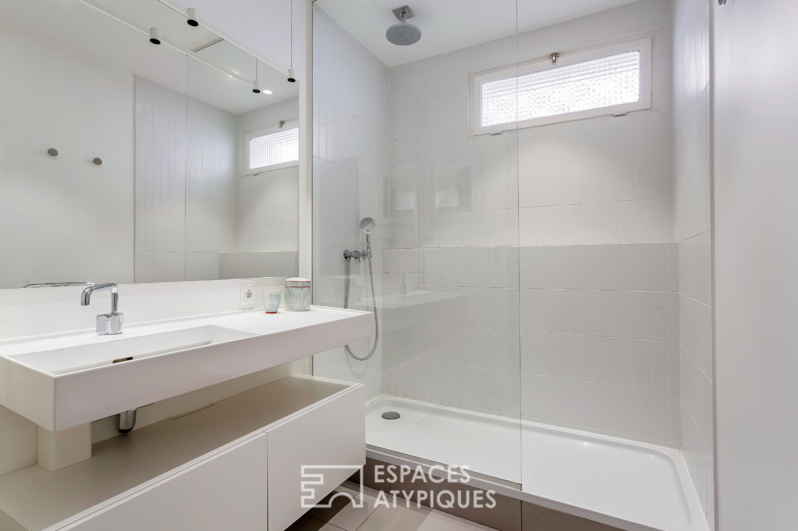 Apartment renovated by an architect with a view of the Rhône