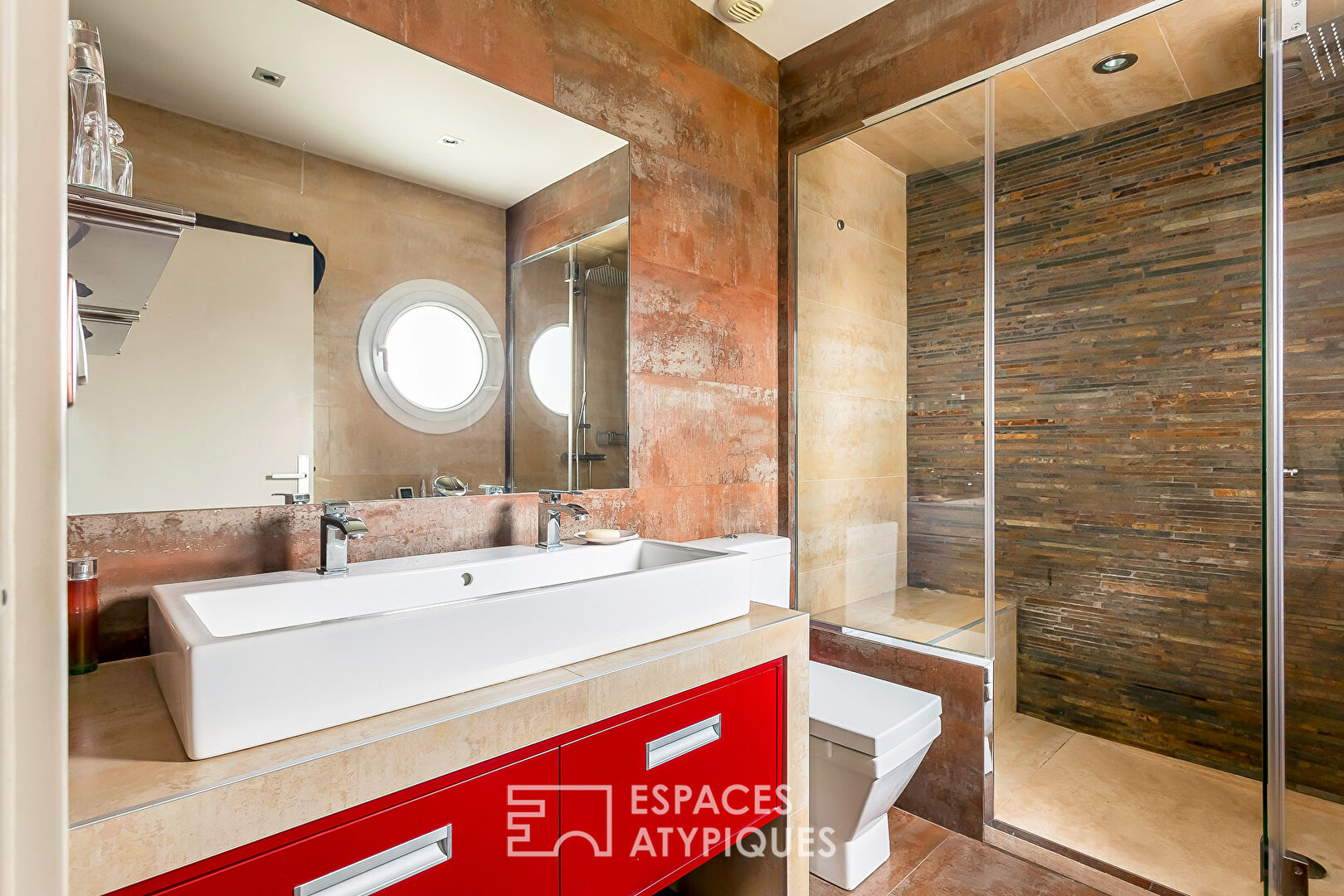Renovated top floor apartment with terrace