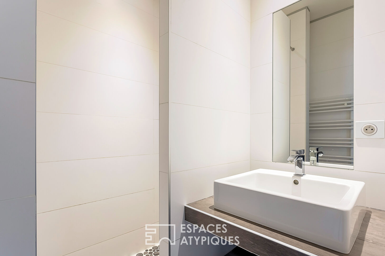 Renovated top floor apartment with terrace