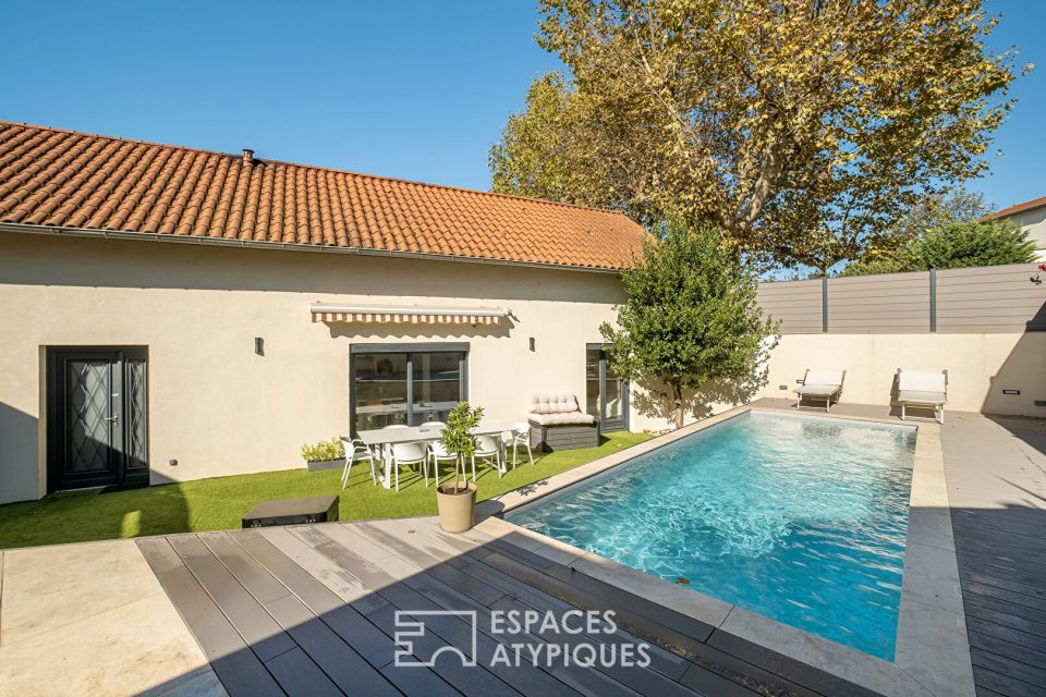 Maison ancienne à la rénovation contemporaine avec piscine et jardin