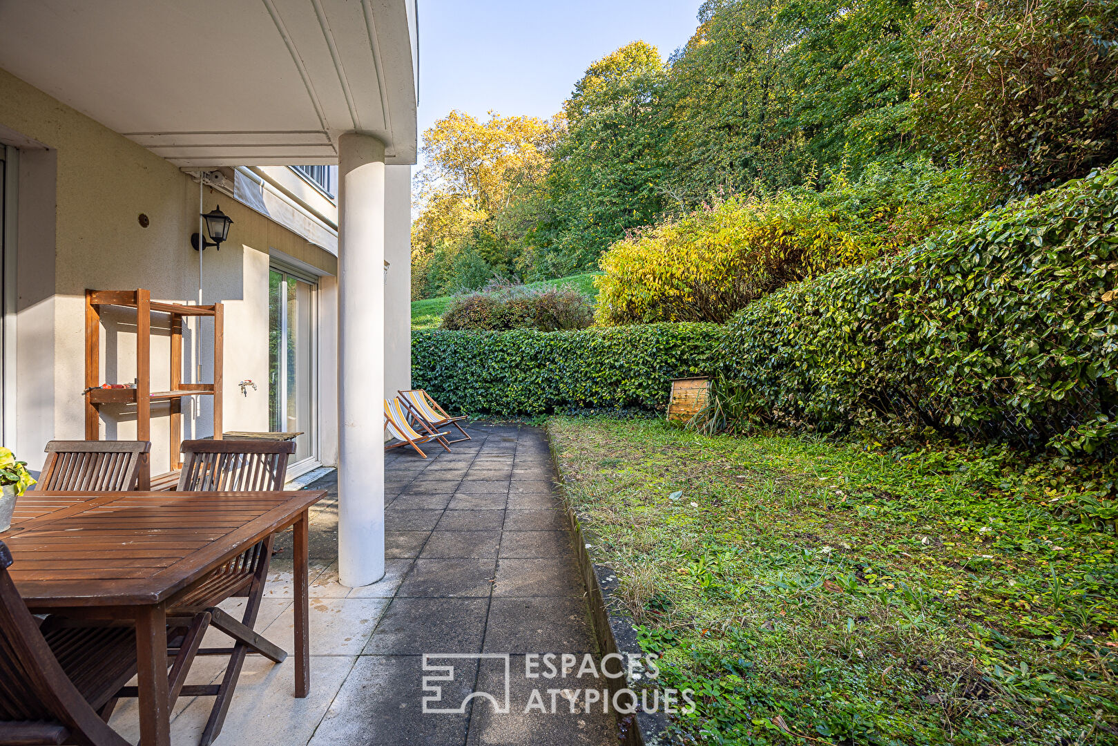 Residential garden level and terrace in Caluire