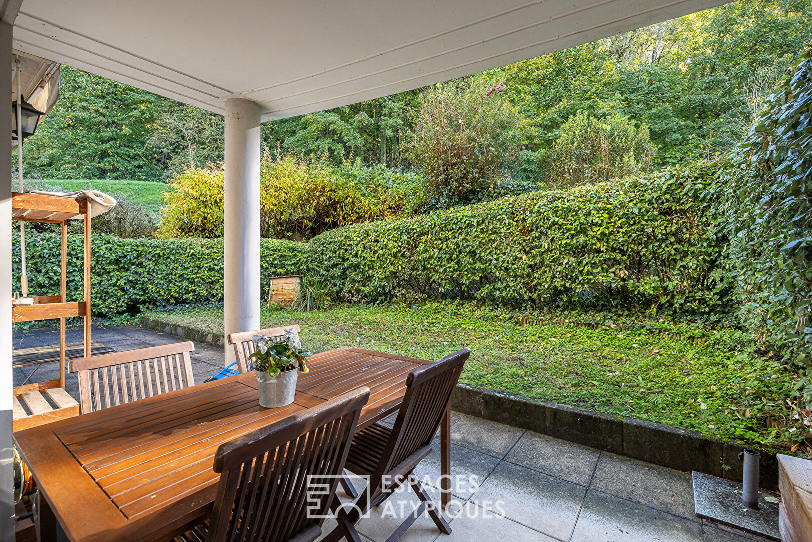 Residential garden level and terrace in Caluire