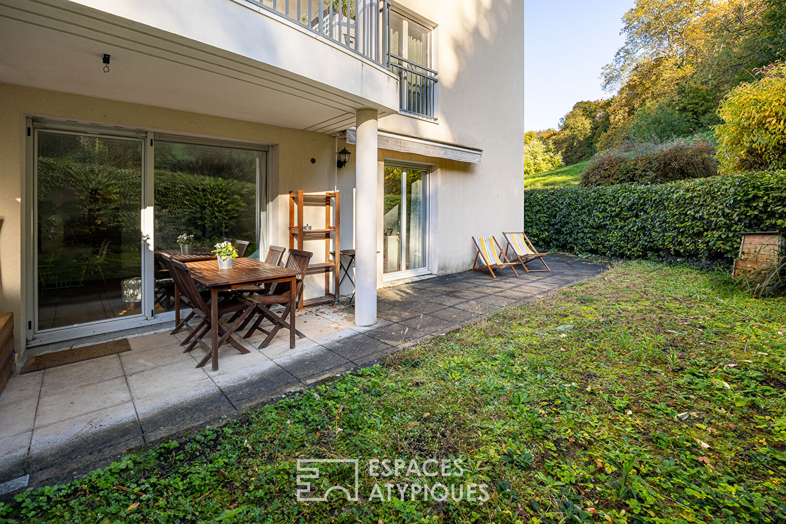 Residential garden level and terrace in Caluire