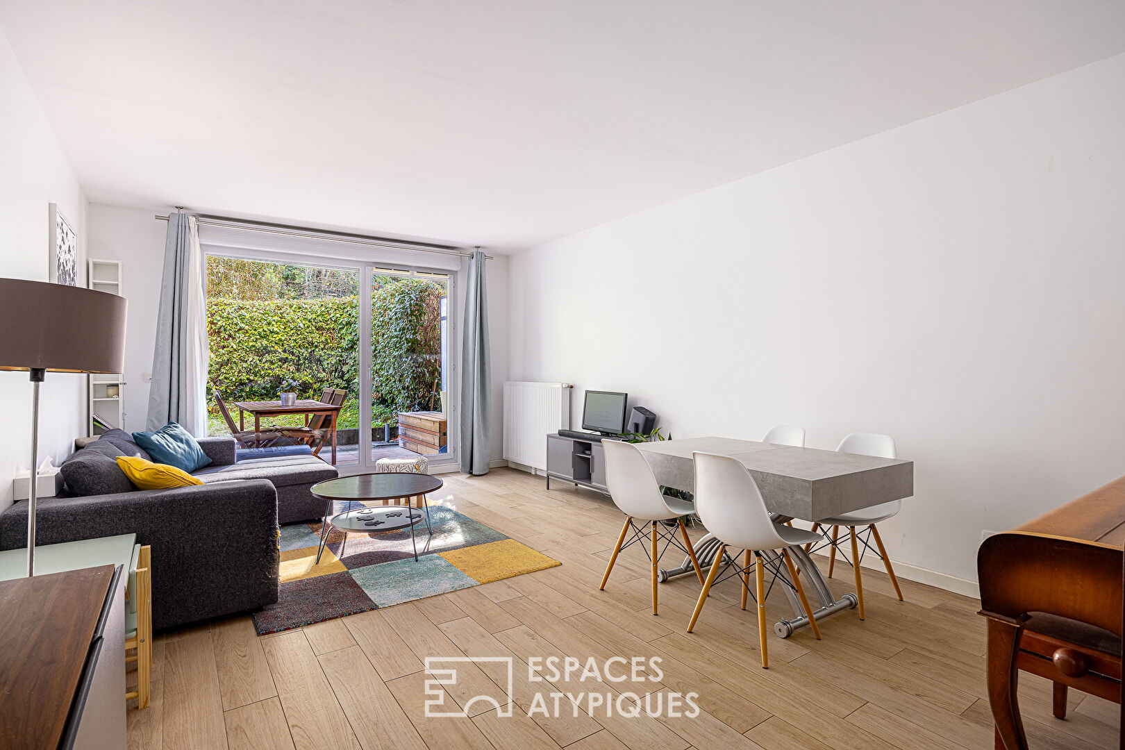 Residential garden level and terrace in Caluire