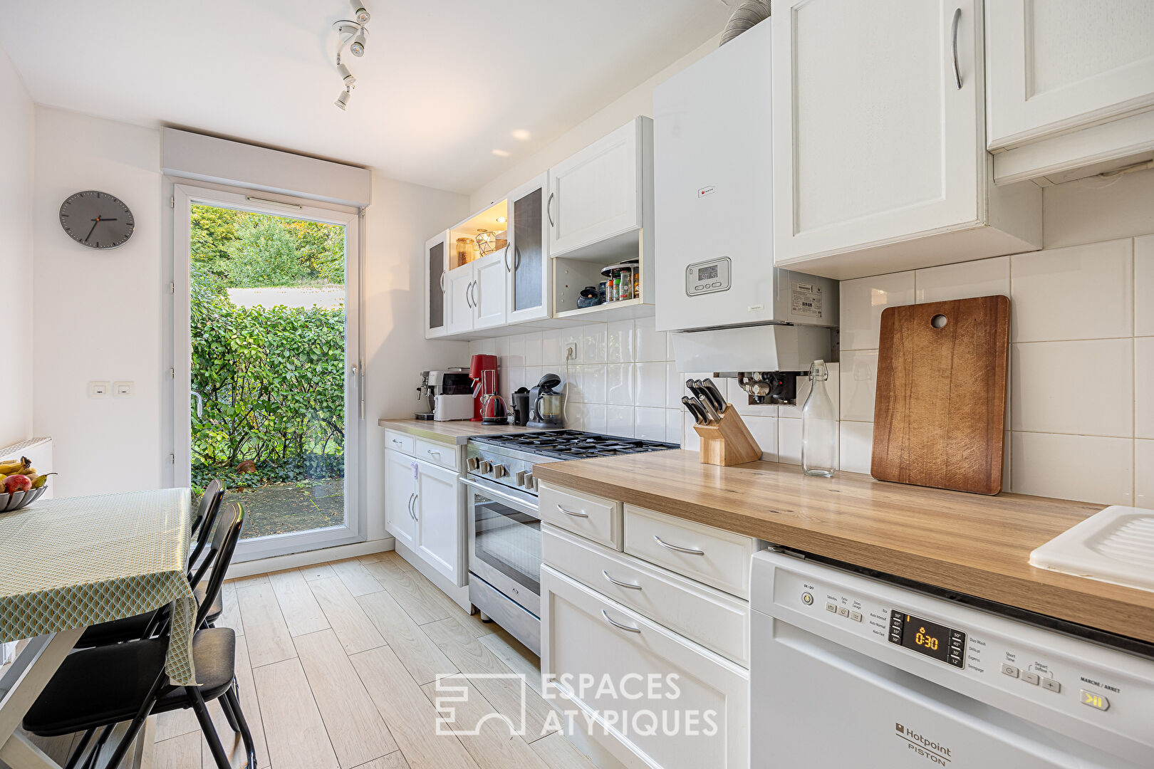 Residential garden level and terrace in Caluire