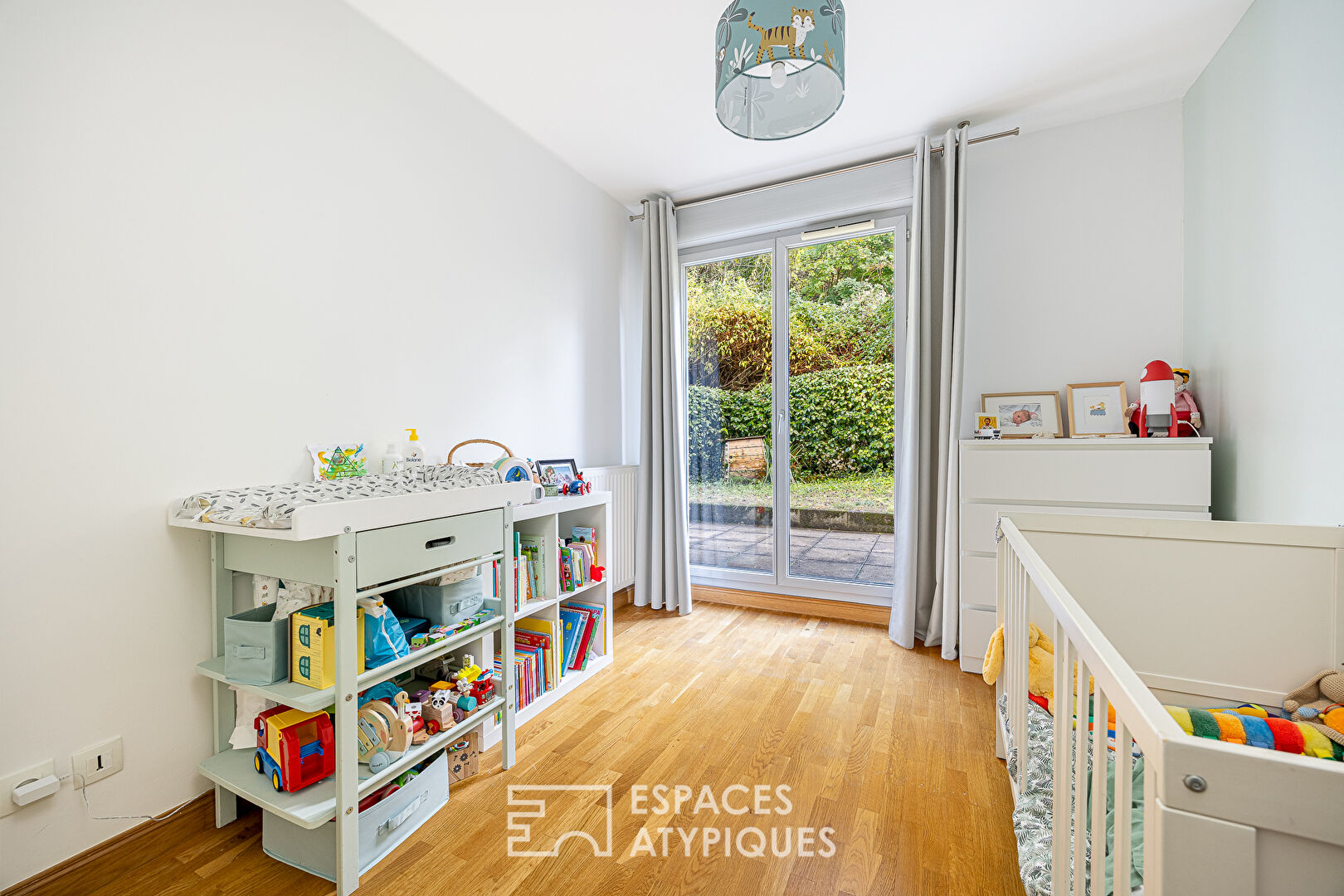 Residential garden level and terrace in Caluire