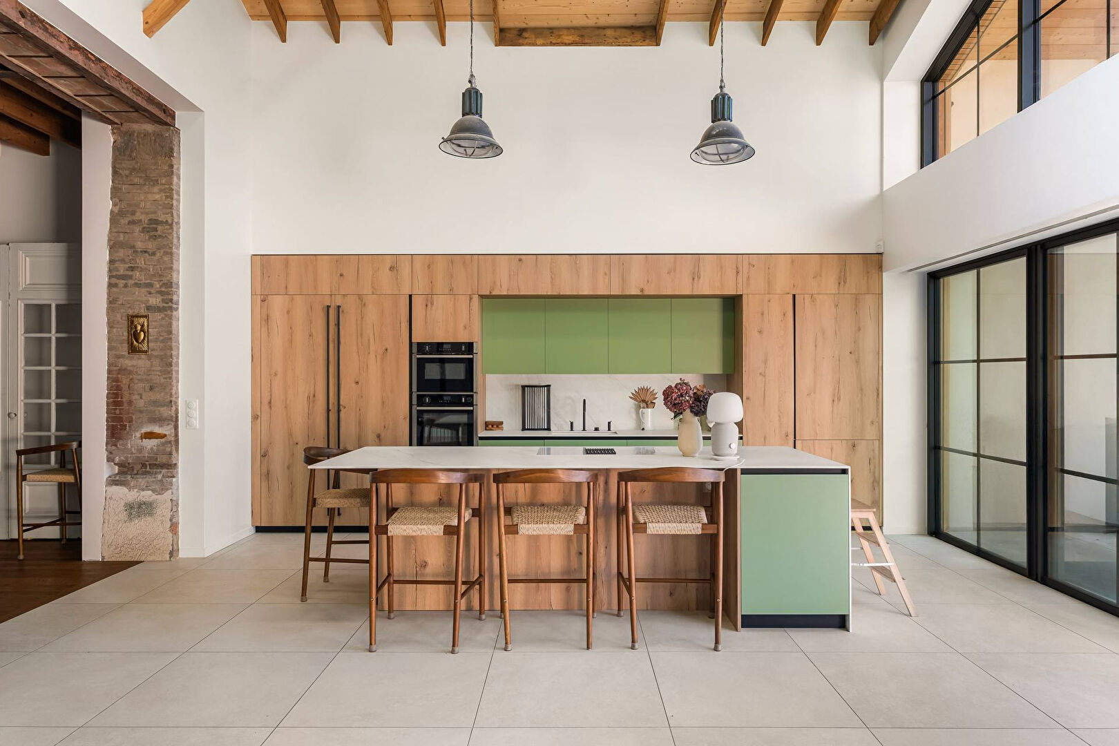 The rebirth of a factory into an architect-designed house in the heart of Charly