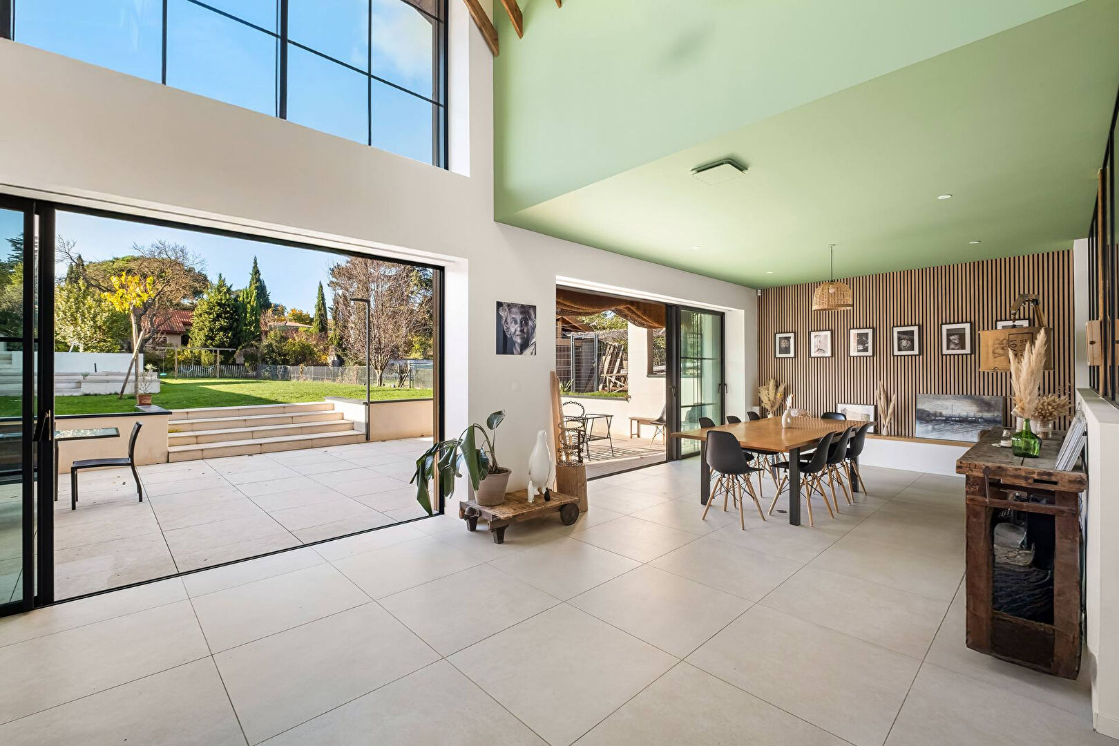 The rebirth of a factory into an architect-designed house in the heart of Charly