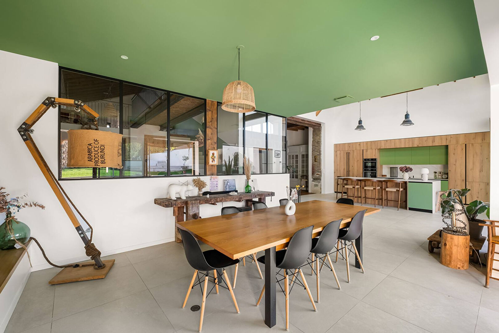 The rebirth of a factory into an architect-designed house in the heart of Charly