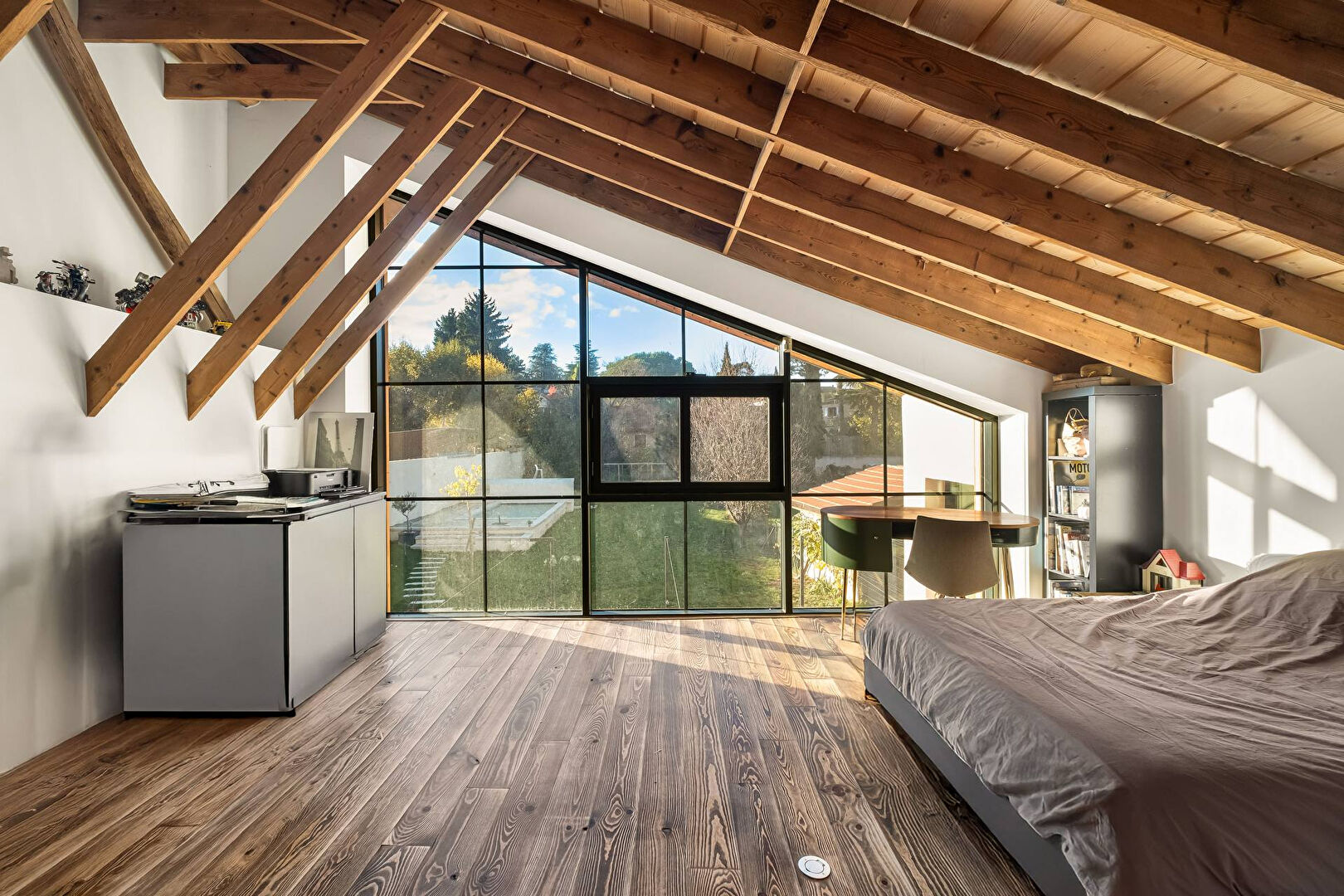 The rebirth of a factory into an architect-designed house in the heart of Charly