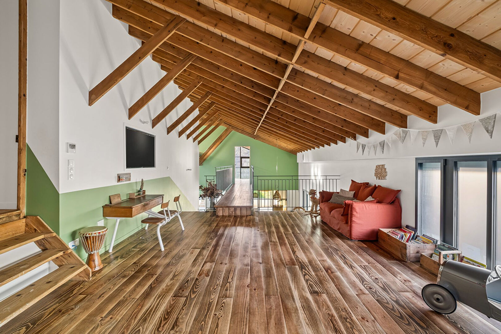 The rebirth of a factory into an architect-designed house in the heart of Charly