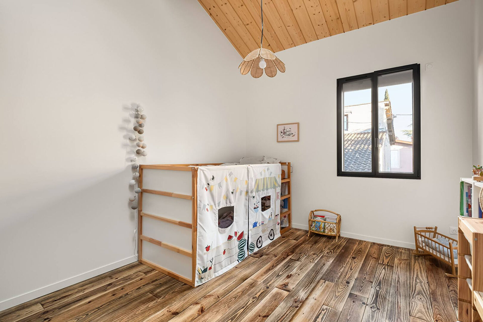 The rebirth of a factory into an architect-designed house in the heart of Charly