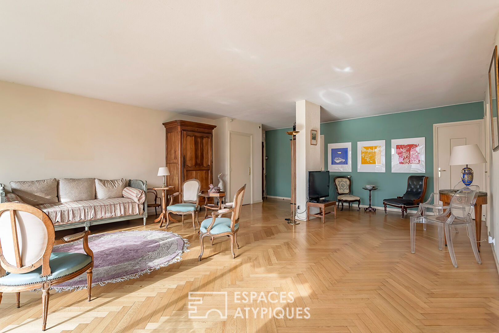 Appartement en dernier etage avec balcon, vue et stationnement