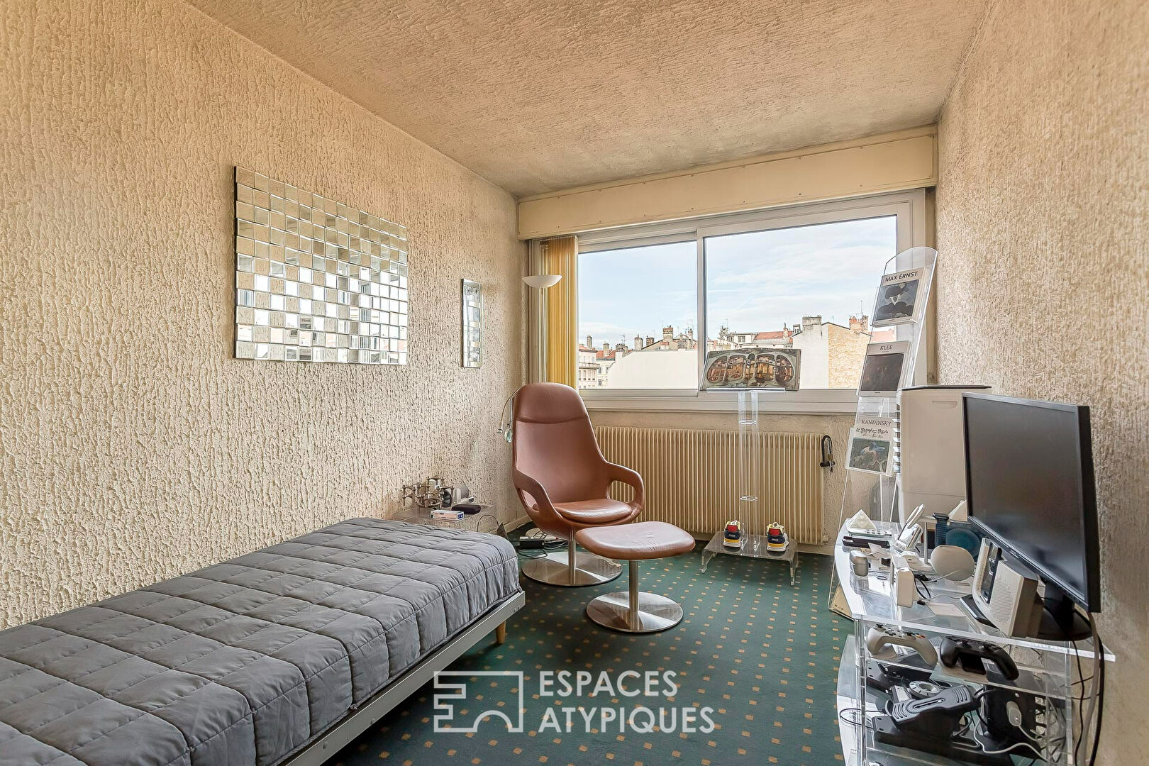 Appartement en dernier etage avec balcon, vue et stationnement