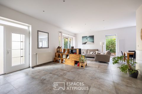 Old house with garden, completely renovated